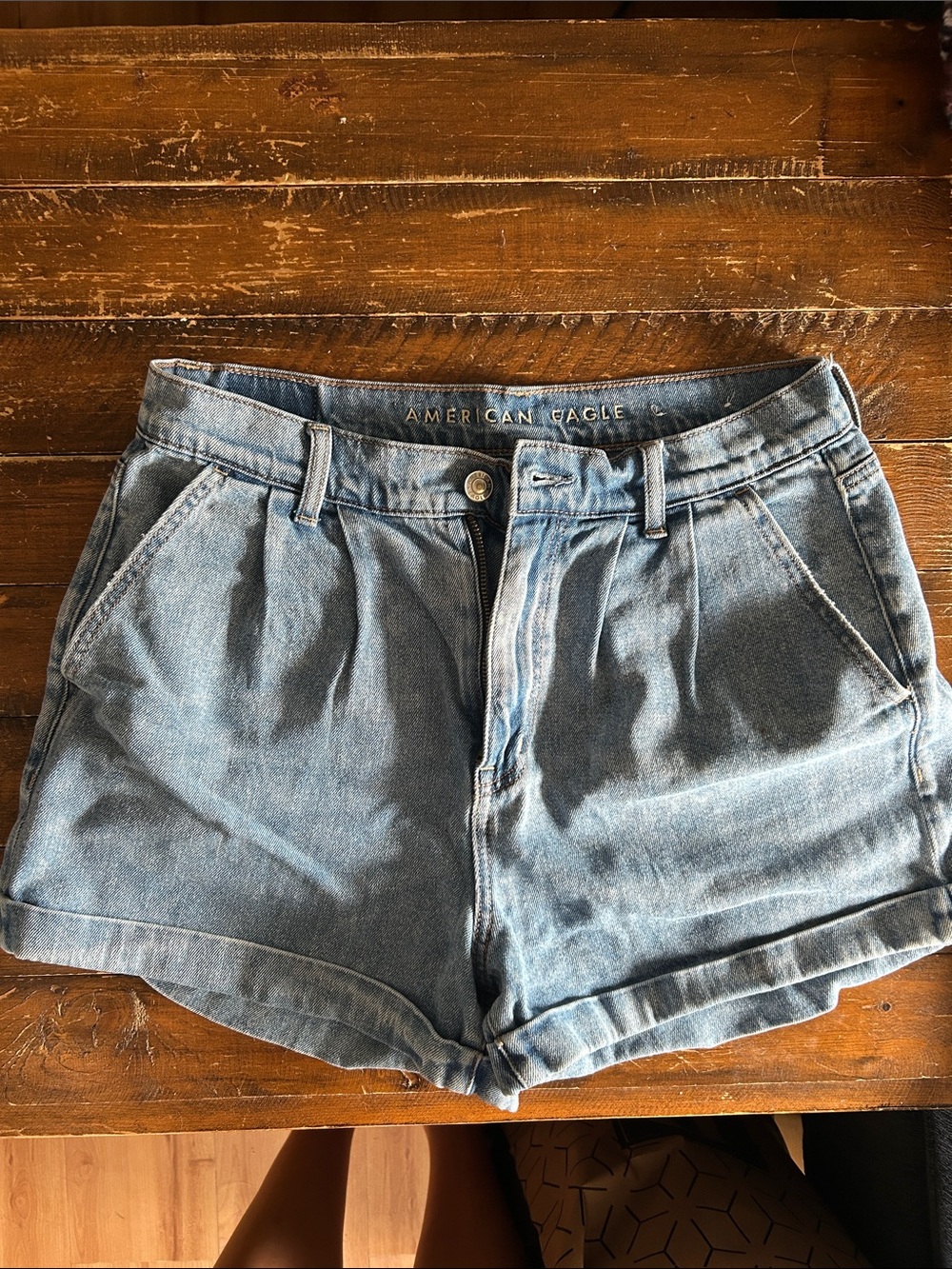 American Eagle Light Wash Mom Short, size 6